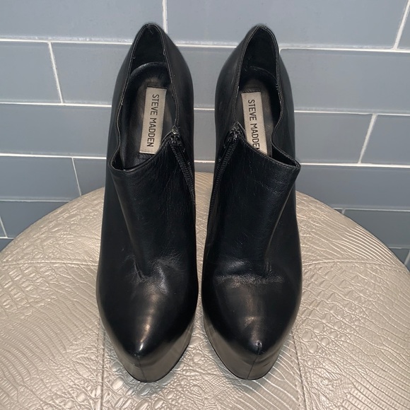 Steve Madden Vippper Leather Booties; 10; Black - Picture 5 of 7